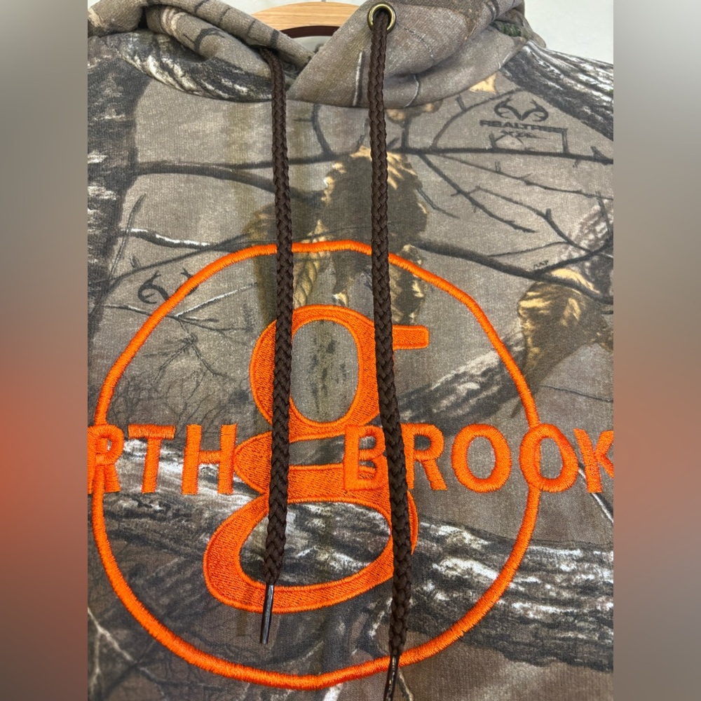 Garth Brooks Stadium Tour Camouflage Hoodie with Orange Logo Size L - Picture 7 of 10